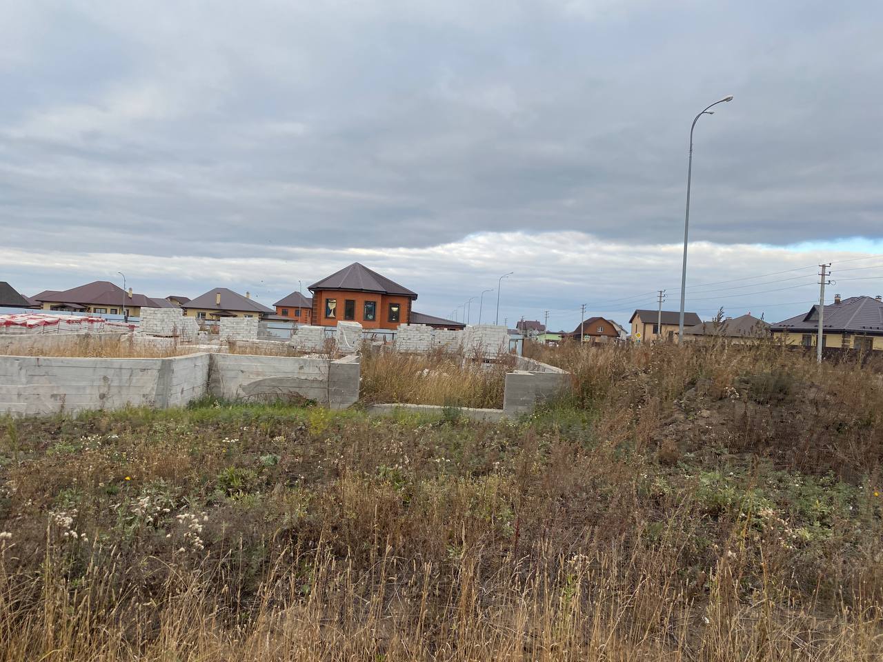 Тромбовка основания под ленточный фундамент для дома из газобетона — фото 1
